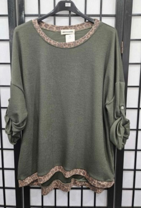 Italian Fine Knit Top With Leopard Print Detail On Hem And Neckline size 14/22